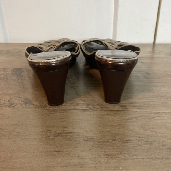 Stuart Weitzman | Dark Bronze Leather Woven Heeled Sandals - Clog Stud Style - 8 - Picture 6 of 8